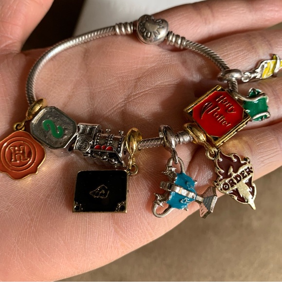 Pandora Snake Chain Heart Clasp Bracelet w/ NEW 9 Harry Potter Themed Charms EUC - Picture 6 of 11